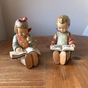 Goebel Hummel Figurine Book Worm Boy and Girl TMK5